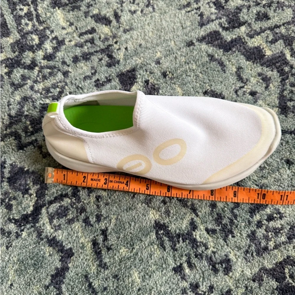 Women’s Size 8.5 OOFOS OOmg Sport Low Recovery White Shoe Slip On Support Shoes - Picture 8 of 9
